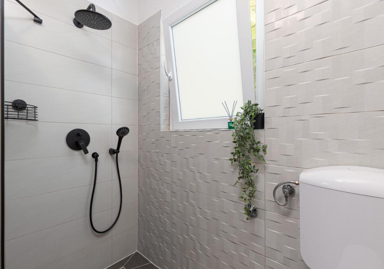 Cukerina Apartment With Whirpool & Sauna Пореч Екстериор снимка
