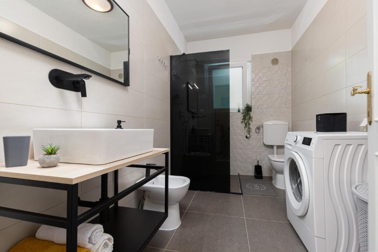 Cukerina Apartment With Whirpool & Sauna Пореч Екстериор снимка