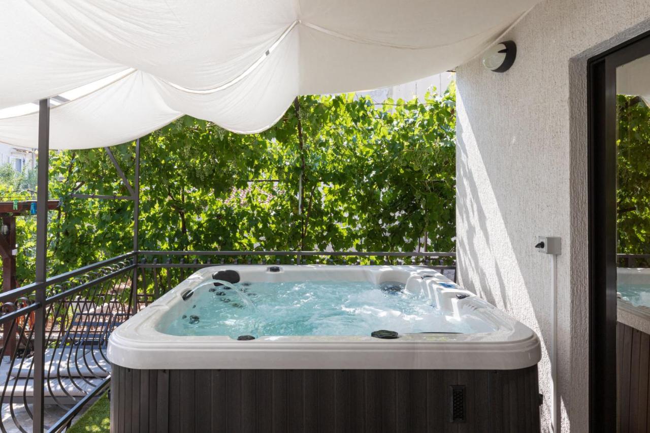 Cukerina Apartment With Whirpool & Sauna Пореч Екстериор снимка